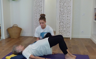 Marie-Françoise participe à un des premiers cours d'activité sportive adaptée au Centre Ressource de Paris, qui propose depuis octobre des soins complémentaires aux patients atteints d'un cancer.
