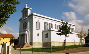 L'église en fer Sainte-Barbe, située à Crusnes (Meurthe-et-Moselle), le 25 septembre 2008.
