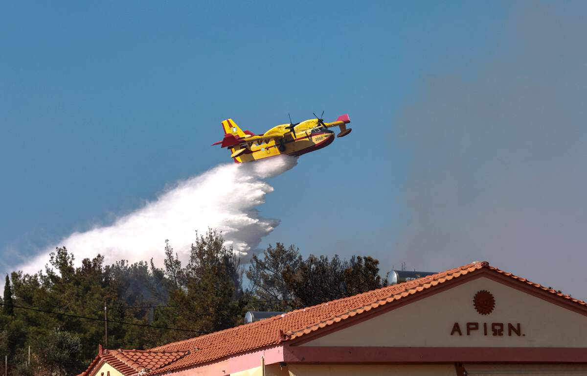 Un incendie à Lesbos oblige à évacuer touristes et habitants