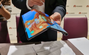 Le Huawei Mate X dévoilé au salon Mobile World Congress de Barcelone.