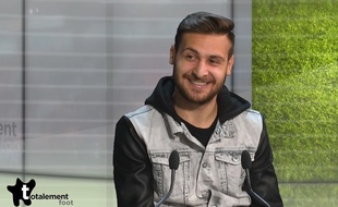 Jonas Pessali sur le plateau de l'émission Totalement Foot sur Angers Télé.