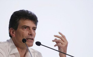 A 51 ans, Pascal Durand a été officiellement élu samedi nouveau secrétaire national d'Europe Ecologie-Les Verts après la démission de Cécile Duflot devenue ministre du Logement, obtenant près de 96% des voix lors du vote du Conseil fédéral d'EELV réuni à Paris.
