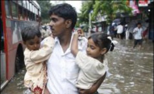 Les inondations de mousson en Asie du Sud ont fait plus de 1.400 morts, et 25 millions de sinistrés, surtout en Inde, mais aussi au Bangladesh et au Népal, depuis le début de la saison des pluies en juin, la pire de ces dernières décennies, ont estimé samedi des spécialistes.