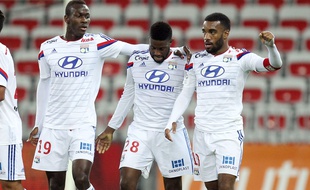 Mohamed Yattara (à gauche) avait fini le match aller à Nice (1-3) aux côtés d'Alexandre Lacazette (à droite, aux côtés d'Arnold Mvuemba).