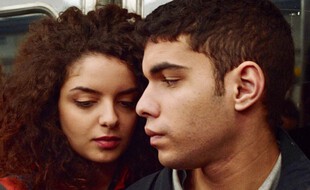 Zbeida Belhajamor et Sami Outalbali dans «Une histoire d’amour et de désir» de Leyla Bouzid