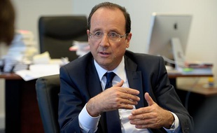 Paris le 12 avril 2012. QG de campagne de Francois Hollande candidat a l'election presidentielle 2012. Portrait Interview.