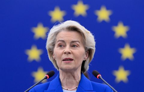 Ursula von der Leyen bientôt destituée puis remplacée par Emmanuel Macron ? Improbable
