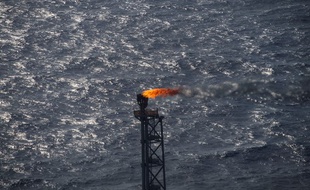Les cinq plus grandes compagnies pétrolières privées mondiales, ou des représentants, ont dépensé plus de 250 millions d'euros depuis 2010 en lobbying auprès de l'Union européenne, selon les calculs d'ONG environnementales.