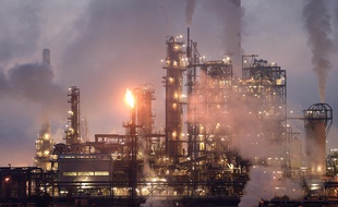 La raffinerie Total de Donges (Loire-Atlantique), deuxième site pétrolier de France. / AFP PHOTO / JS Evrard
