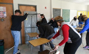Une simulation de fusillade dans un établissement scolaire lors d'un entraînement à Levittown, en Pennsylvanie, le 3 novembre 2015