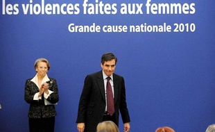 François Fillon prononce un discours sur les violences faites aux femmes, grande cause nationale 2010, le 25 novembre 2009, à Paris.