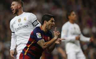 Luis Suarez fête son but lors de la victoire du Real Madrid contre le Barça le 21 novembre 2015.