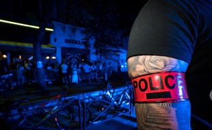 Une manifestation de policiers devant le Bataclan, le 26 juin 2020.