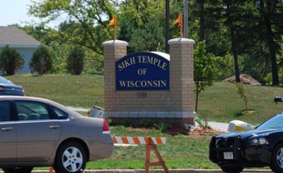 L'auteur de la fusillade survenue dimanche dans un temple sikh d'Oak Creek, dans le Wisconsin, est mort après s'être tiré une balle dans la tête, a annoncé mercredi la police fédérale américaine (FBI).