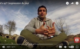 Alban de Larrard poste ses vidéos de cours d'anglais sur YouTube.
