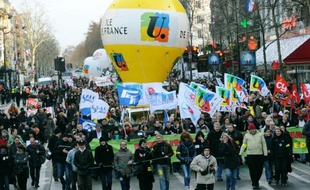 Un agent de l'Education nationale sur sept (14%) se dit en situation d'épuisement professionnel (ou "burnout") et près d'un sur quatre (24 %) en état de tension au travail, selon une étude du Carrefour santé social, qui réunit la mutuelle MGEN et des syndicats, rendue publique lundi.