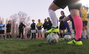 Les filles de l'OMCA, un club de Cambrai, à l'entraînement.