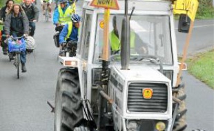 La Tracto-vélo des opposants a réuni 3000 personnes à Paris samedi.