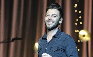 Christophe Maé lors du concert en faveur de l'association Sport dans la ville, organisé par Marie Drucker en décembre 2012.