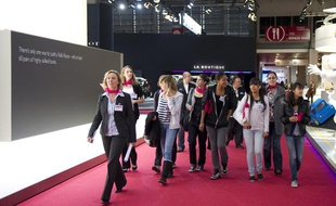 En 2010, l’association «Elles bougent» et ses partenaires de la filière automobile avaient déjà organisé une visite du Mondial avec des lycéennes.