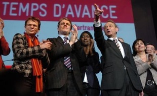 Pour son grand meeting à dix jours des municipales, le maire PS de Paris Bertrand Delanoë a longuement défendu son bilan, mercredi soir au Zénith, où il avait choisi de s'entourer de représentants forts des valeurs républicaines, dont le Résistant Raymond Aubrac.