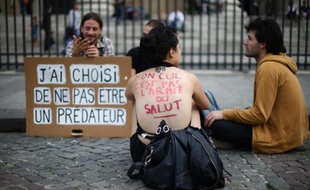 Les témoignages sont parfois poétiques, mais le plus souvent vulgaires jusqu'à l'écoeurement: Anaïs Bourdet, graphiste marseillaise, invite les femmes à partager leurs expériences de drague, voire de harcèlement de rue, dans un blog au succès tel qu'elle vient d'en faire un livre.
