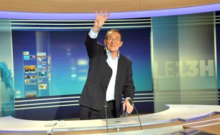 Jean-Pierre Pernaut dit « ciao » au « 13 heures » de TF1 (avec 4 doigts)