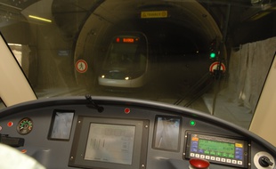 Illustration. Cabine de pilotage du Tram le 04 07 06
