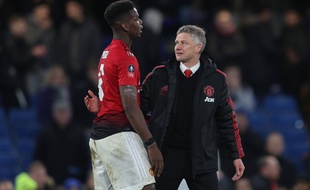 Paul Pogba et Ole Gunnar Solskjaer lors d'un match de Manchester United à Chelsea en FA Cup, le 19 février 2019.