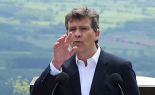 Arnaud Montebourg s'adresse à ses partisans lors d'un rassemblement à Saint-Leger-Sous-Beuvray,le 16 mai 2016
