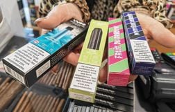 Six mois après leur interdiction, les puffs restent largement en vente