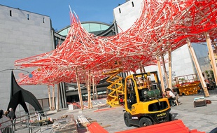 L'uvre de l'artiste belge Arne Quinze fait plus de 70 m de long.