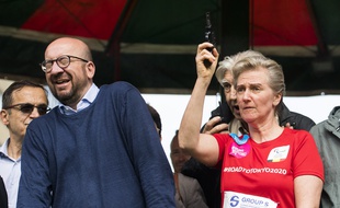 Le Premier ministre belge Charles Michel blessé à l'oreille après un tir de pistolet starter au départ d'un course, le 28 mai 2017 à Bruxelles.