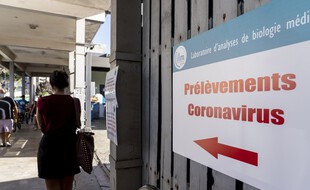 Un centre d'analyses à Papeete, en Polynésie française.