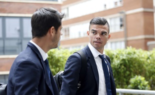 Pepe à son arrivée à Cardiff avec l'équipe du Real Madrid pour la finale de la Ligue des champions, le 2 juin 2017.