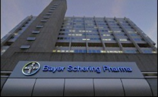 Le groupe de chimie-pharmacie allemand Bayer a annoncé vendredi qu'il allait supprimer 6.100 emplois dans le monde, suite au rachat du laboratoire berlinois Schering.