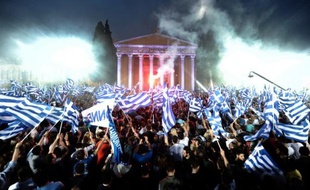 L'inquiétude montait samedi en Grèce et en Europe, à la veille d'élections législatives qui pourraient voir un effondrement des deux grands partis traditionnels et une forte poussée des extrêmes, laissant craindre une paralysie du pays et une remise en cause des efforts de rigueur pour assurer son maintien dans l'euro