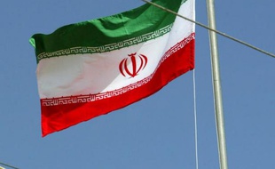 Des patrouilleurs iraniens ont tiré des coups de semonce dans le Golfe persique vers un bateau de commerce battant pavillon singapourien