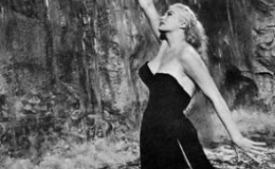 Anita Ekberg dans la «Dolce Vita» de Frederico Fellini.