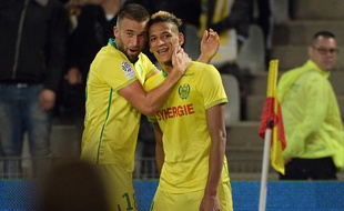 Le milieu de terrain Lucas Deaux, ici avec Yacine Bammou.