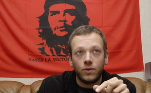 Yann Leroy, étudiant en archéologie à Lille III et militants aux Jeunesses communistes.