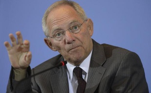 Le ministre allemand des Finances Wolfgang Schäuble a répété dans un entretien publié mardi qu'avant de parler d'euro-obligations ou d'union bancaire, une "véritable union budgétaire" était nécessaire en zone euro, un projet de "moyen terme".