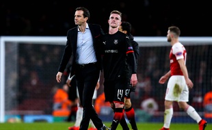 Julien Stéphan console Benjamin Bourigeaud, ici après l'élimination en Ligue Europa à Arsenal.