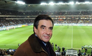 François Fillon, candidat aux législatives à Paris, assistera mardi aux voeux de l'UMP XVe arrondissement, dont le maire filloniste, Philippe Goujon, est également menacé par une candidature dissidente de l'ex-ministre Rachida Dati, a annoncé samedi l'entourage de M. Goujon.