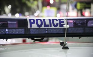 Une voiture de police et son gyrophare. Illustration.