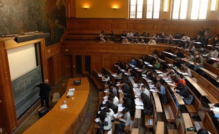 Un des amphithéâtres de l'université parisienne de la Sorbonne