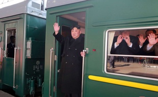 Le train de Kim Jong Un est arrivé le 23 février 2019 en Chine, à quatre jours du deuxième sommet prévu entre le dirigeant nord-coréen et le président américain Donald Trump au Vietnam.