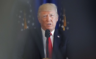 Donald Trump s'exprime sur les violences à Charlottesville depuis son club de golf de Bedminster, le 12 août 2017.