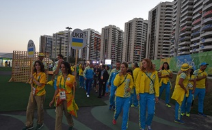 Les athlètes ukrainiens à leur arrivée au village olympique de Rio, le 31 juillet 2016.