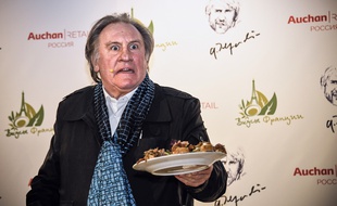 «Quoi !? Il est pas bon mon pâté !?» On n'est pas vraiment sûr que Gérard Depardieu a vraiment dit ça lorsqu'il a présenté sa gamme de produits alimentaires à Moscou, le 27 avril 2018.